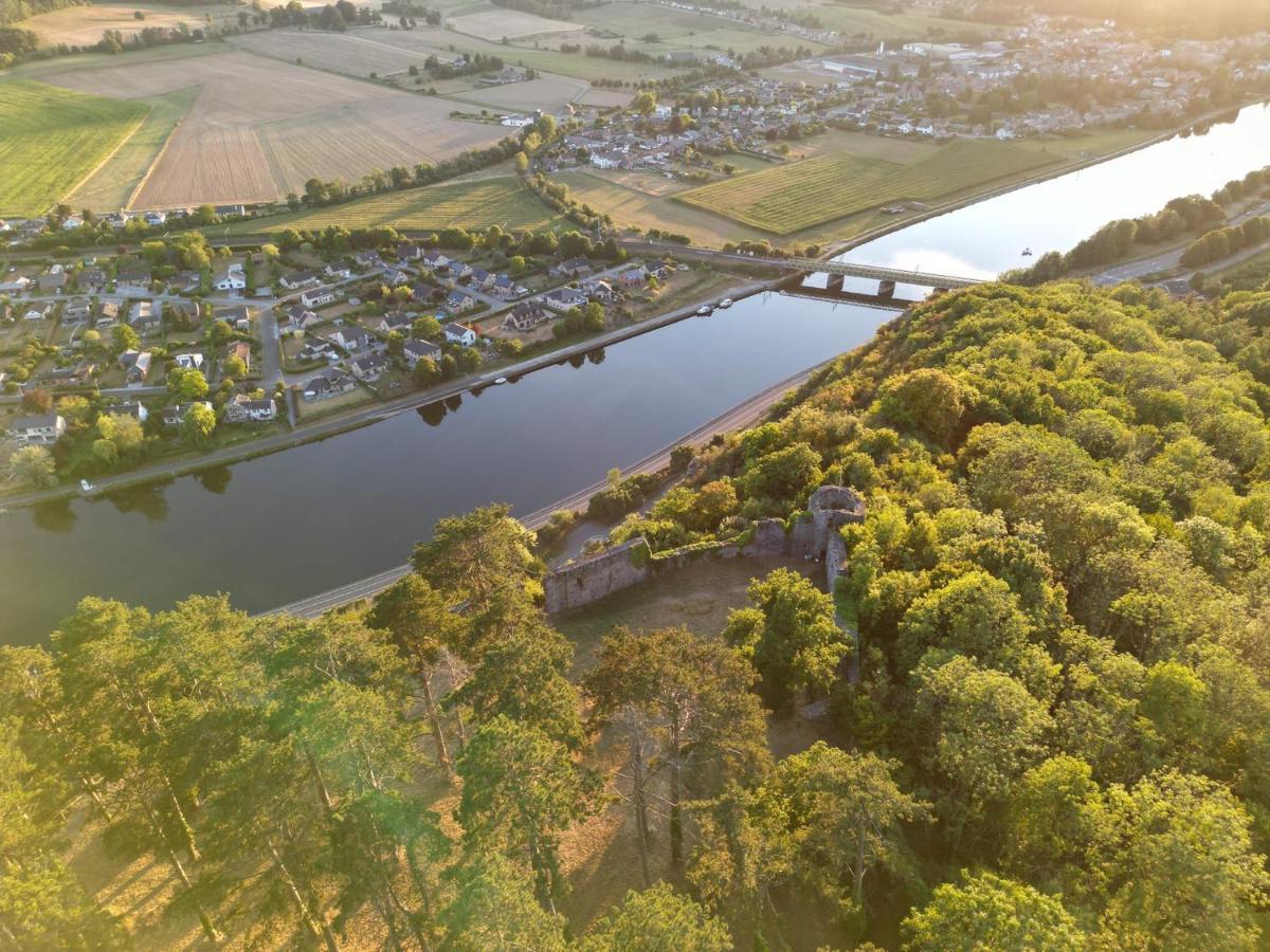 Вілла Aux Berges Du Bocq Yvoir Екстер'єр фото